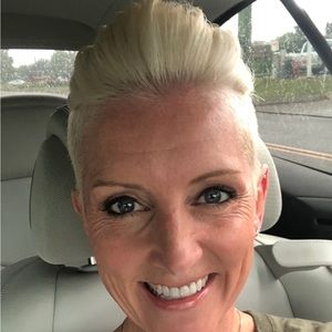 Meet your Posher, Denise